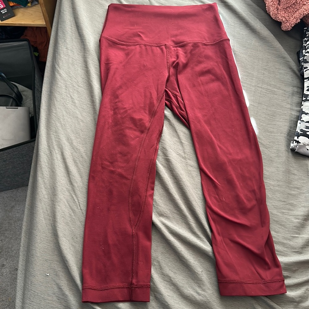 Lulu lemon highwaisted half leggings size 4 discoloration spot on back